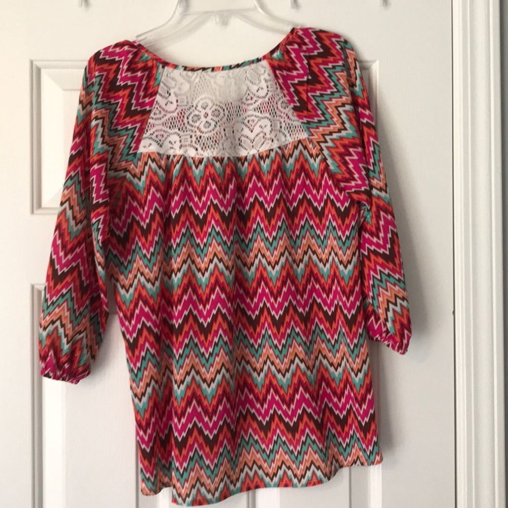 Multicolored Chevron Print Top - Picture 3 of 3